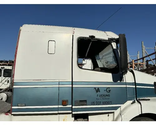 Door Assembly, Front VOLVO VNL64T Geco - Fresno