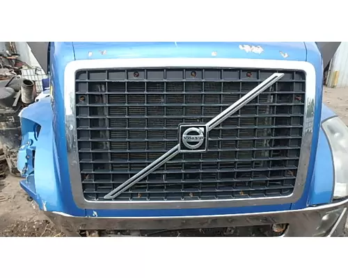 Grille VOLVO VNL64T Sam's Riverside Truck Parts Inc