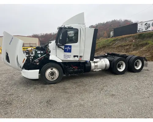 Complete Vehicle Volvo VNL64T River City Truck Parts Inc.