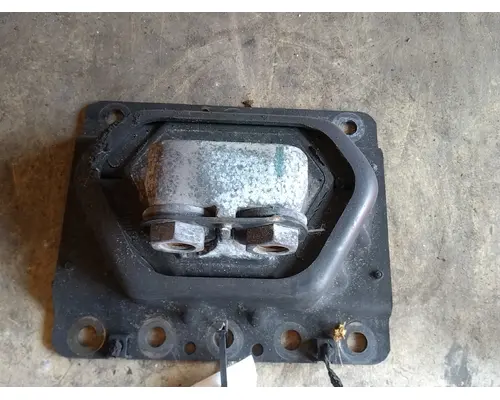 Engine Mounts VOLVO VNL660 K &amp; R Truck Sales, Inc.