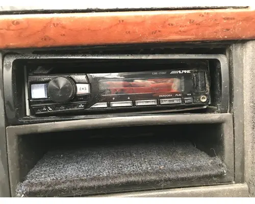 Radio Volvo VNL Vander Haags Inc Cb