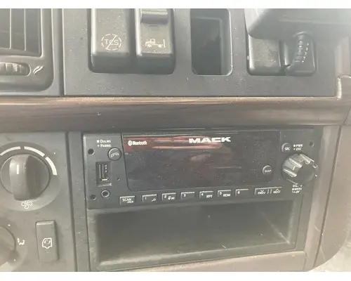 Radio Volvo VNL Vander Haags Inc Kc