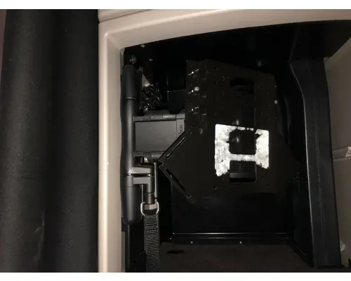 Radio Volvo VNL Vander Haags Inc WM