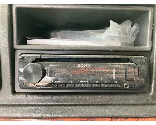 Radio Volvo VNL Vander Haags Inc Dm