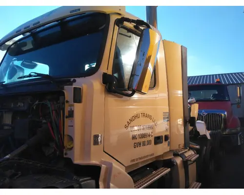 Cab VOLVO VNL LKQ Wholesale Truck Parts