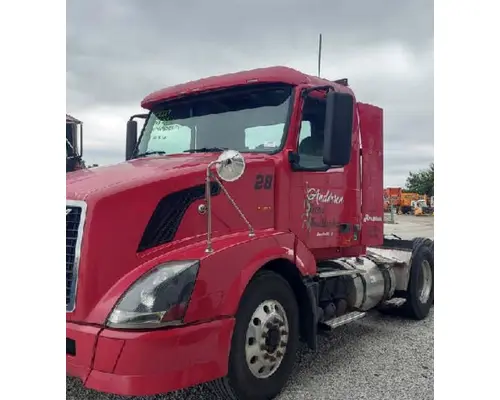 Cab VOLVO VNL LKQ Geiger Truck Parts