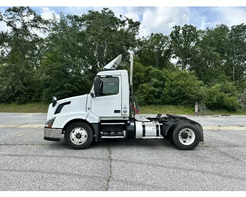 Complete Vehicle VOLVO VNL B &amp; W  Truck Center