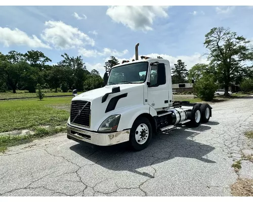 Complete Vehicle VOLVO VNL B &amp; W  Truck Center