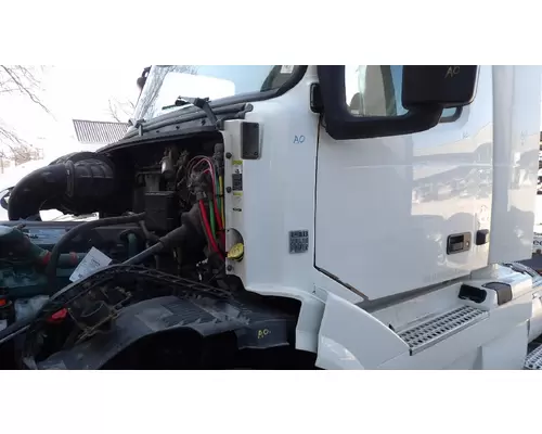 Cowl VOLVO VNL LKQ Thompson Motors - Wykoff