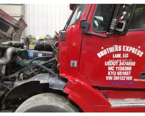 Cowl VOLVO VNL LKQ Thompson Motors - Wykoff