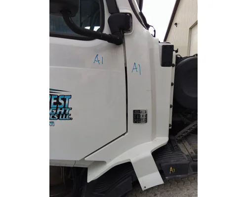 Cowl VOLVO VNL LKQ Thompson Motors - Wykoff
