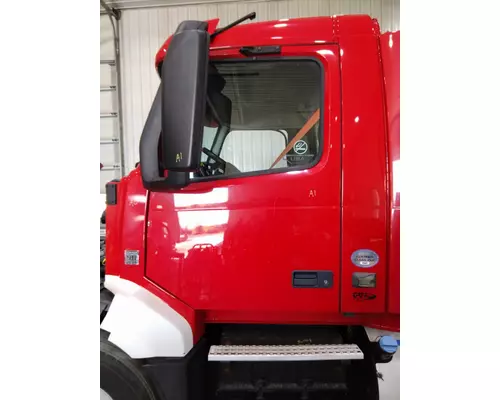 Door Assembly, Front VOLVO VNL LKQ Thompson Motors - Wykoff
