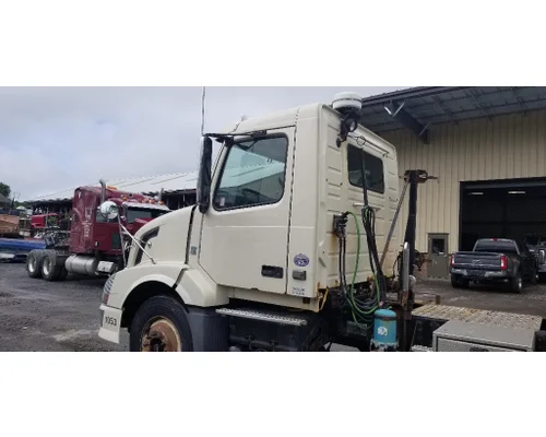 Door Glass, Front VOLVO VNL Dutchers Inc   Heavy Truck Div  NY