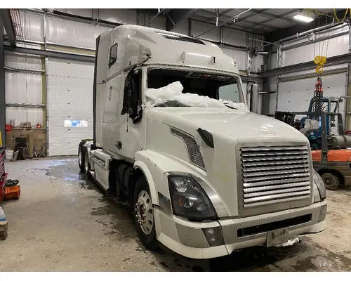 Grille VOLVO VNL Dutchers Inc   Heavy Truck Div  Ny