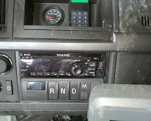Radio VOLVO VNL Custom Truck One Source
