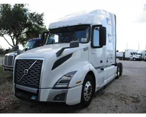 Complete Vehicle VOLVO VNL LKQ Heavy Truck - Tampa