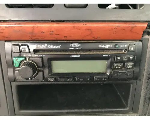 Radio Volvo VNM Vander Haags Inc Cb