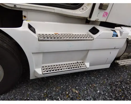 Side Fairing VOLVO VNM LKQ Heavy Truck Maryland