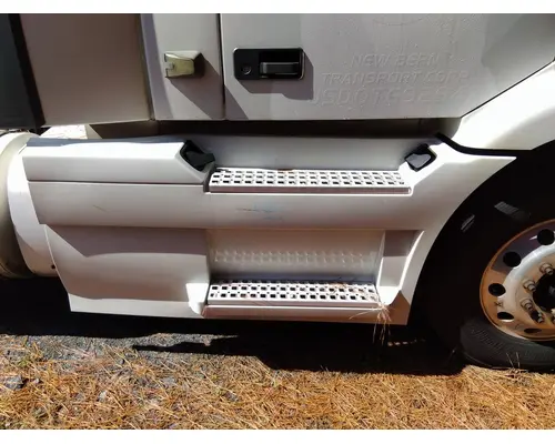Side Fairing VOLVO VNM LKQ Heavy Truck Maryland