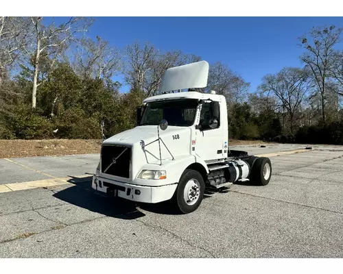 Complete Vehicle VOLVO VNM B &amp; W  Truck Center