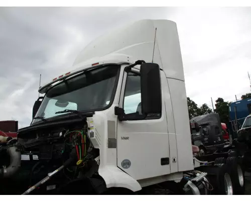 Cab VOLVO VNR LKQ Heavy Truck - Tampa