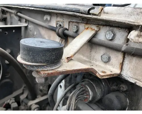Volvo WAH Hood Rest