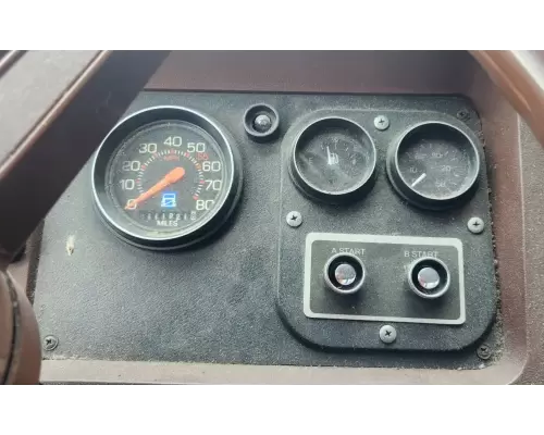 Instrument Cluster VolvoWhiteGMC WCS Complete Recycling