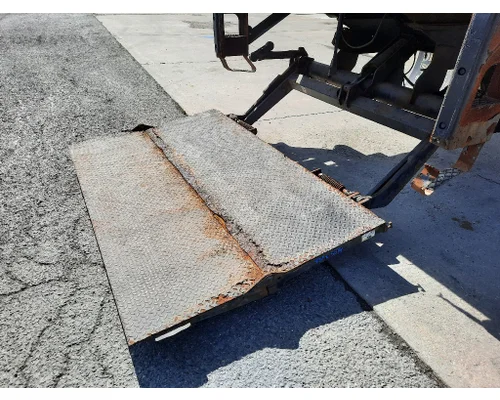 WALTCO EM SERIES LIFTGATE ASSEMBLY