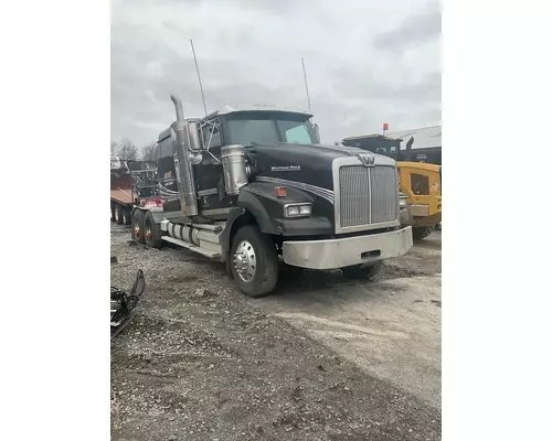 WESTERN STAR TRUCKS 4900 SA Cab