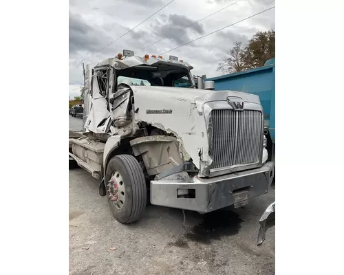 WESTERN STAR TRUCKS 4900 SA Complete Vehicle