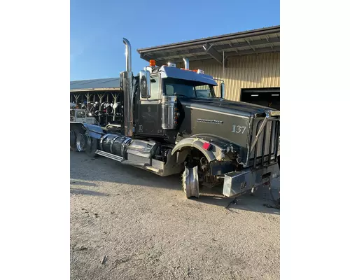 WESTERN STAR TRUCKS 4900FA Complete Vehicle