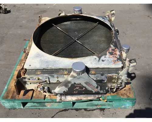 WESTERN STAR TRUCKS 4900 Radiator