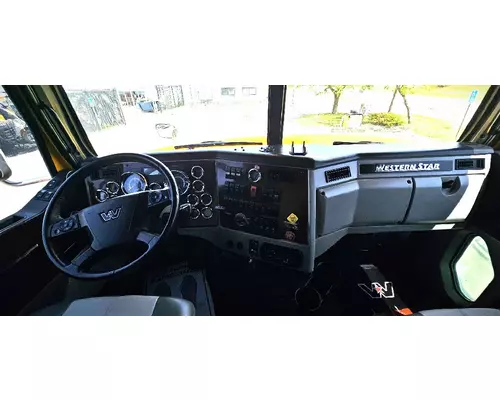 WESTERN STAR TRUCKS 5700 XE Used Trucks