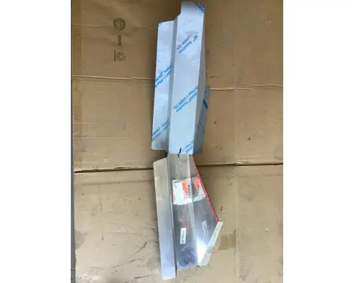 WESTERN STAR 4700SB Fender Moulding