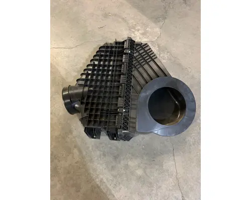 WESTERN STAR 4700 AIR CLEANER