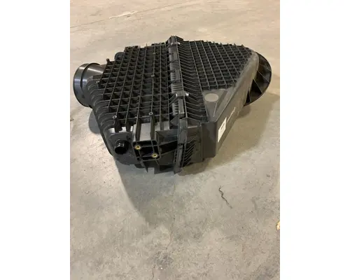 WESTERN STAR 4700 AIR CLEANER