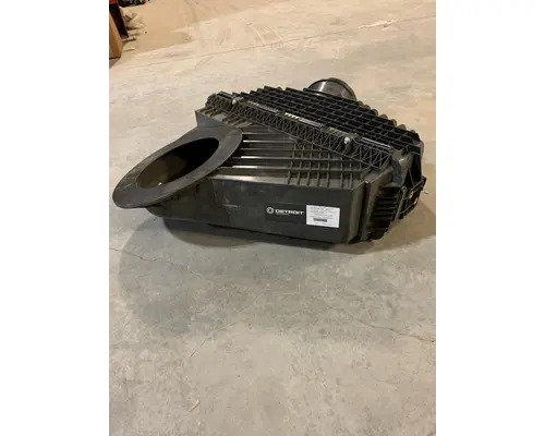 WESTERN STAR 4700 AIR CLEANER