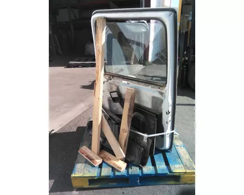 WESTERN STAR 4700 DOOR ASSEMBLY, FRONT