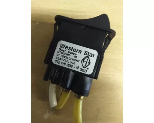 WESTERN STAR 4700 INTERAXLE LOCK SWITCH