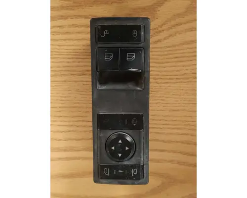 WESTERN STAR 47X SB DOOR ELECTRICAL SWITCH