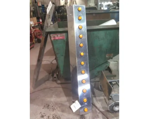 WESTERN STAR 4900EX CAB SKIRT FILLER PANEL