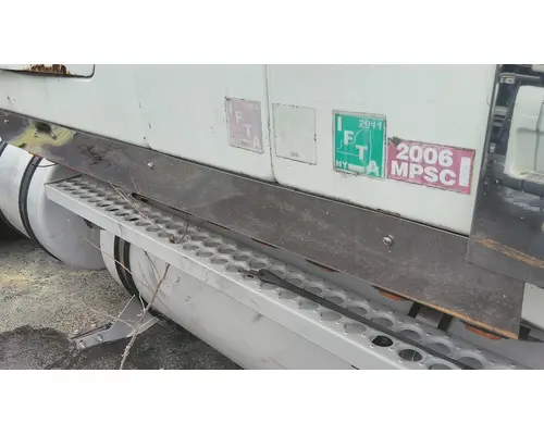 WESTERN STAR 4900EX CAB SKIRT FILLER PANEL