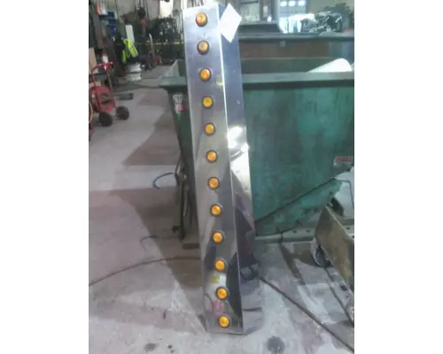 WESTERN STAR 4900EX CAB SKIRT FILLER PANEL