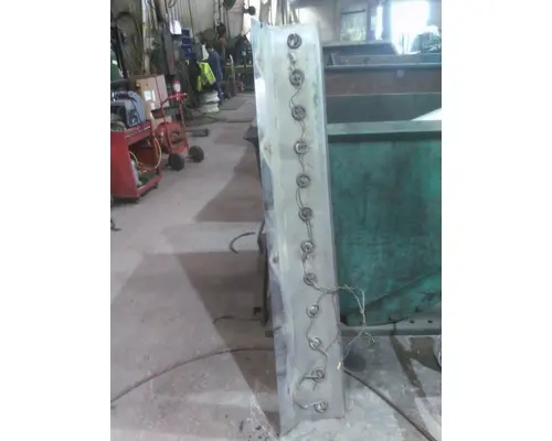 WESTERN STAR 4900EX CAB SKIRT FILLER PANEL