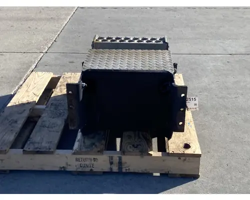 WESTERN STAR 4900E Battery Box