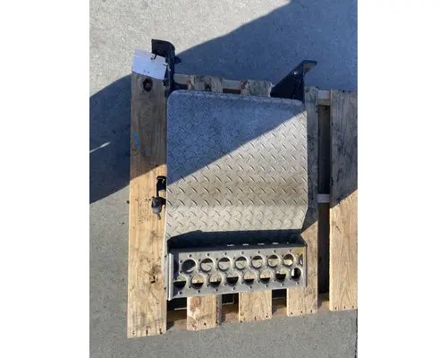 WESTERN STAR 4900E Battery Box