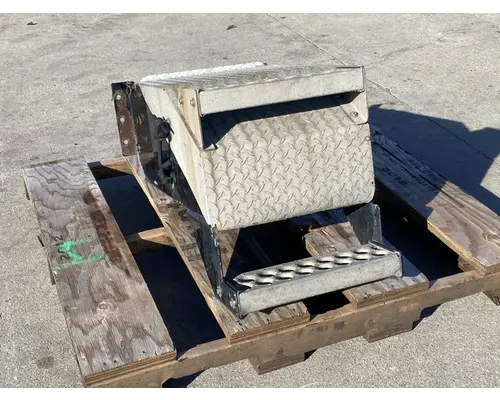 WESTERN STAR 4900E Battery Box