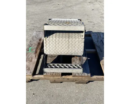 WESTERN STAR 4900E Battery Box