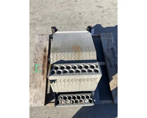 WESTERN STAR 4900E Battery Box