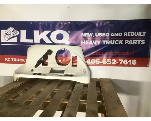 WESTERN STAR 4900SBA CAB SKIRT FILLER PANEL